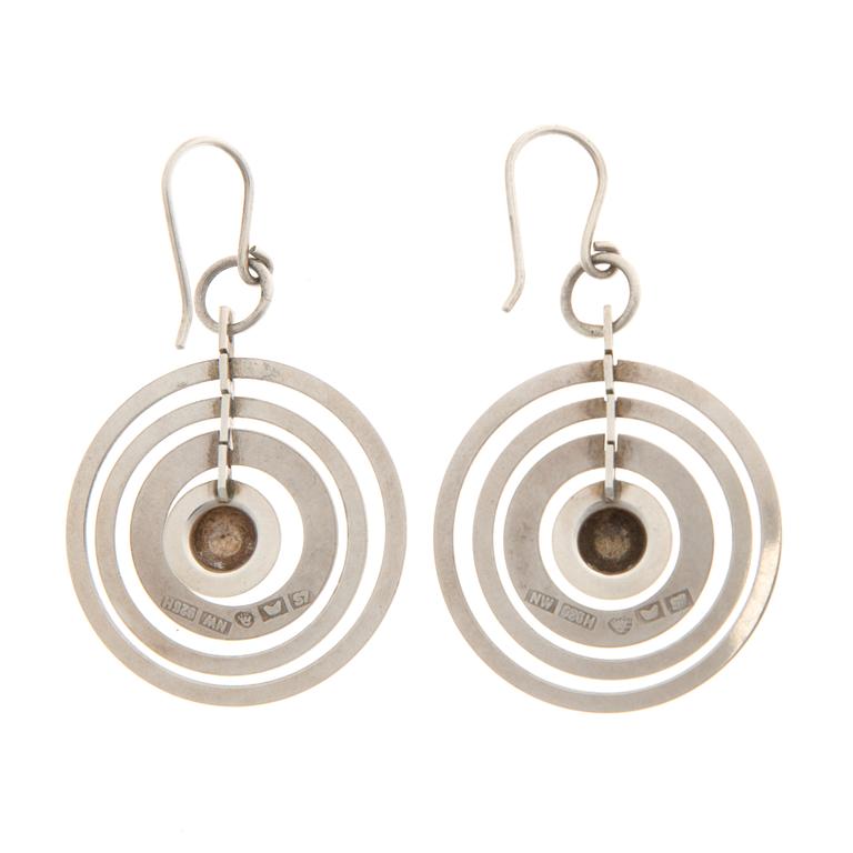 TAPIO WIRKKALA, ÖRHÄNGEN "Silvermåne", silver, N. Westerback 1971.