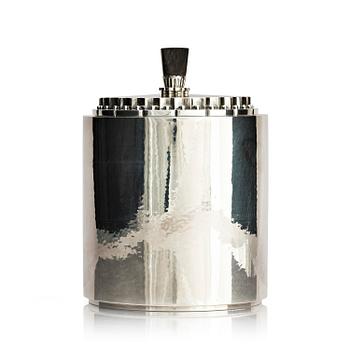 445. Georg Jensen, tobaksburk, sterling silver, modellen formgiven 1926, Köpenhamn 1933-1944.