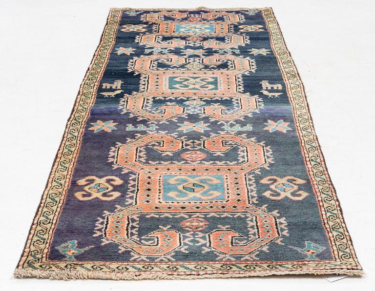 Gallery carpet, probably Kurdish/Karagah, 290 x 90 cm.