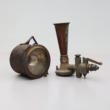 MISTLUR SAMT LANTERNA, England, tidigt 1900-tal.