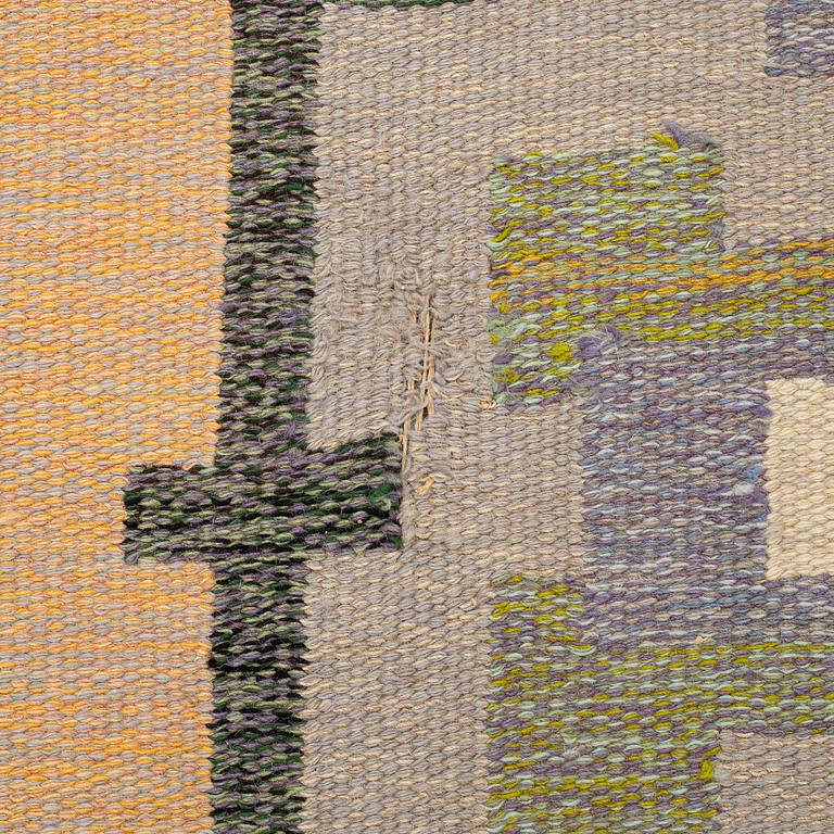 Agda Österberg, matta, rölakan, ca 304,5 x 199,5 cm, baksidan med broderad signatur.