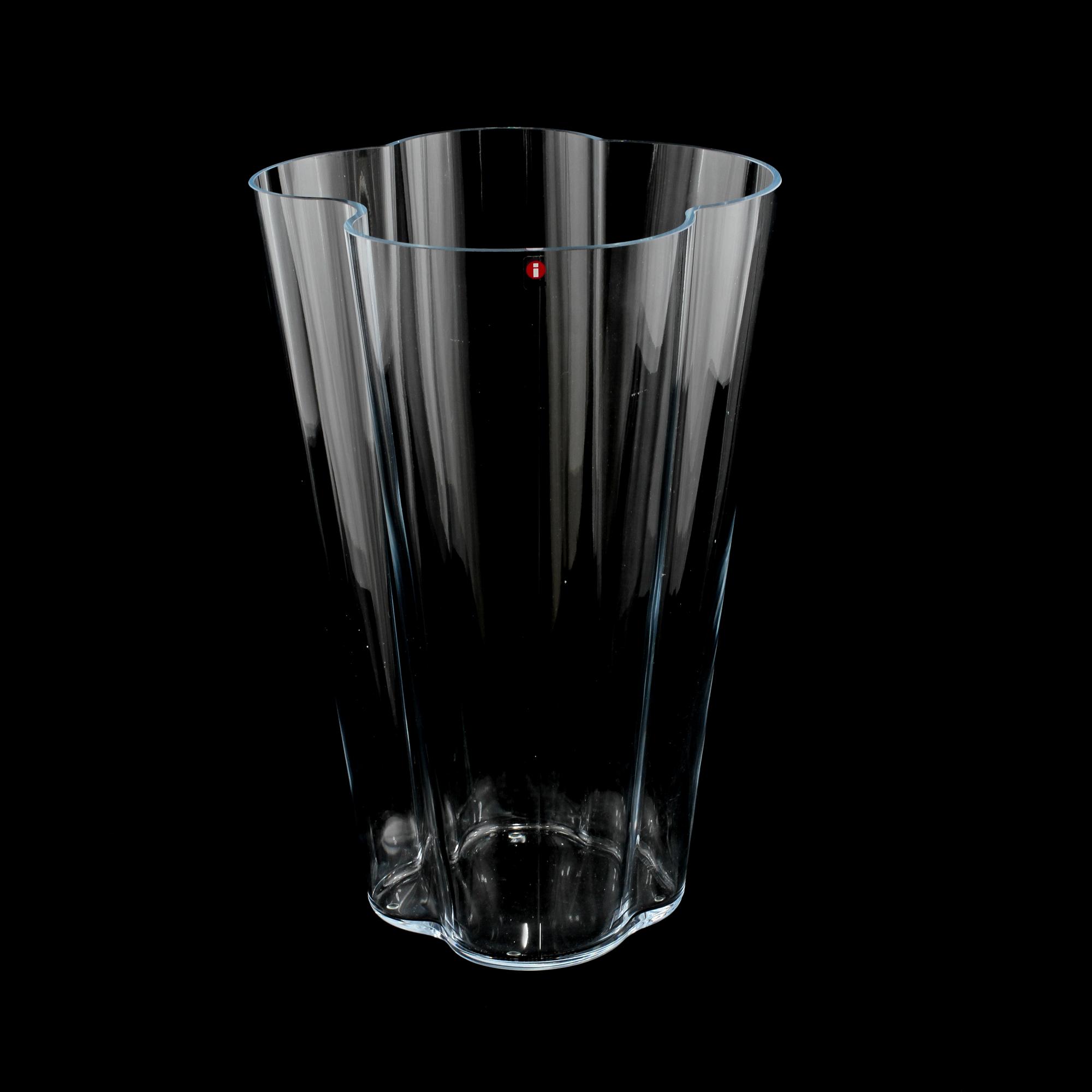 VAS, glas, Alvar Aalto, Iittalas, märkt ALVARO AALTO IITTALA, och daterad 2003.