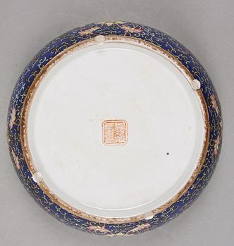 BONBONJÄR. Porslin, Kina 1900-tal.