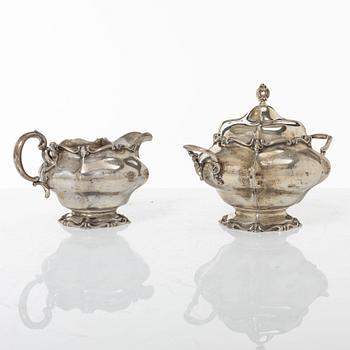 Gräddkanna och sockerskål, silver, importstämplar av CF Carlman, Stockholm 1930.