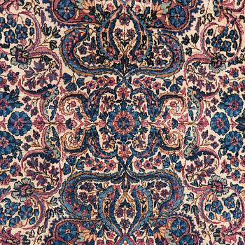 Matta, orientalisk, ca 370 x 295 cm.