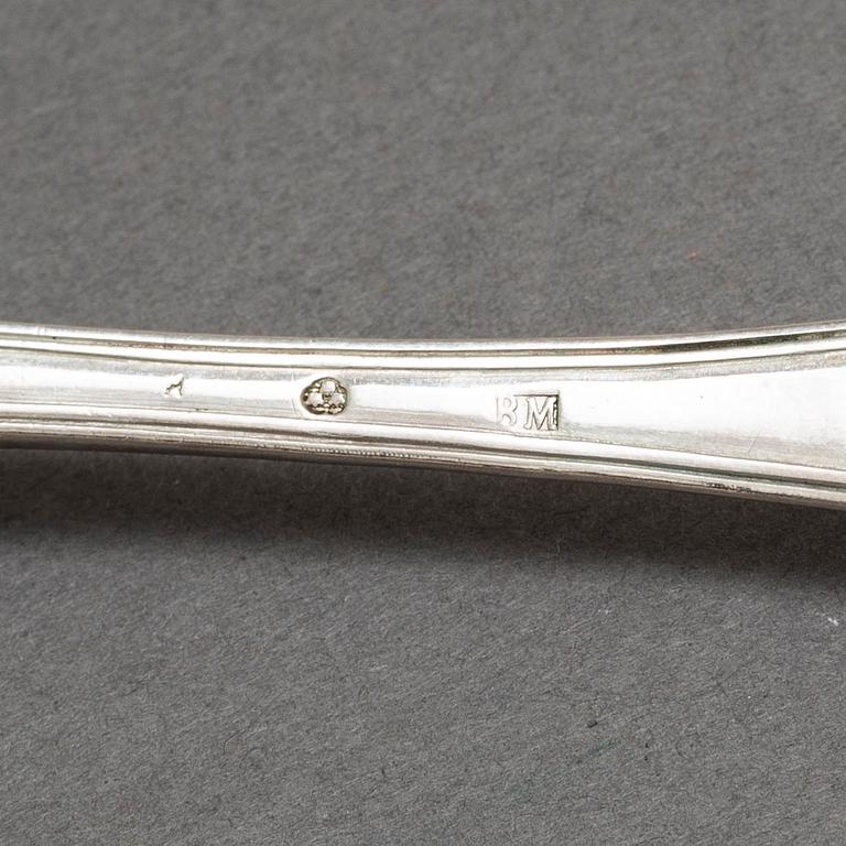 Sixteen 18th and 19th Century silver spoons.