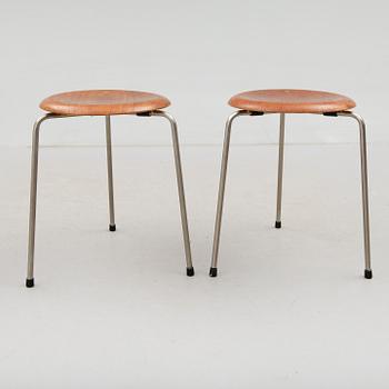 PALLAR, 2 st,  Arne Jacobsen för Fritz Hansen.