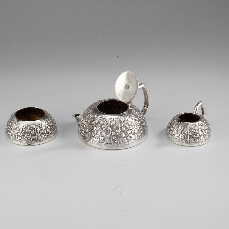TESERVIS, 3 delar, silver, Grish Chunder Dutt, Bhovanipore, Calcutta, Indien. Vikt 888 g.
