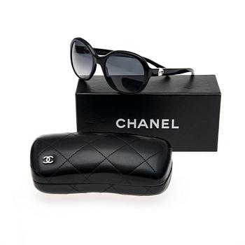 SOLGLASÖGON, Chanel.
