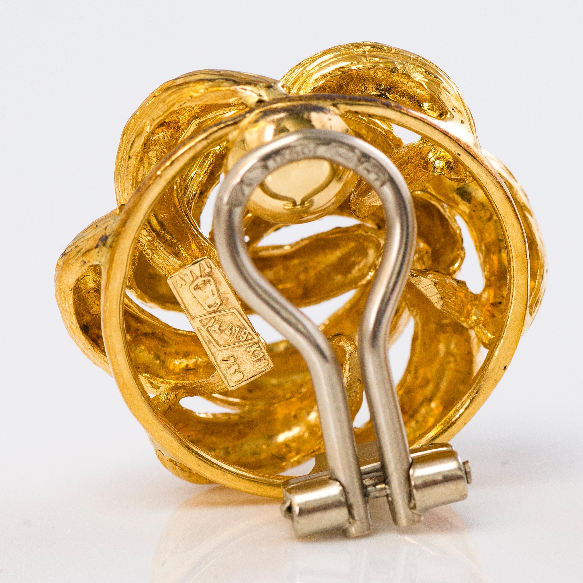 ÖRHÄNGEN, 18K guld. Importstänplad Koruteollisuus Tillander Oy, Helsingfors.