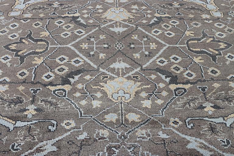 An Oriental carpet with Mamluk design, c. 303 x 246 cm.