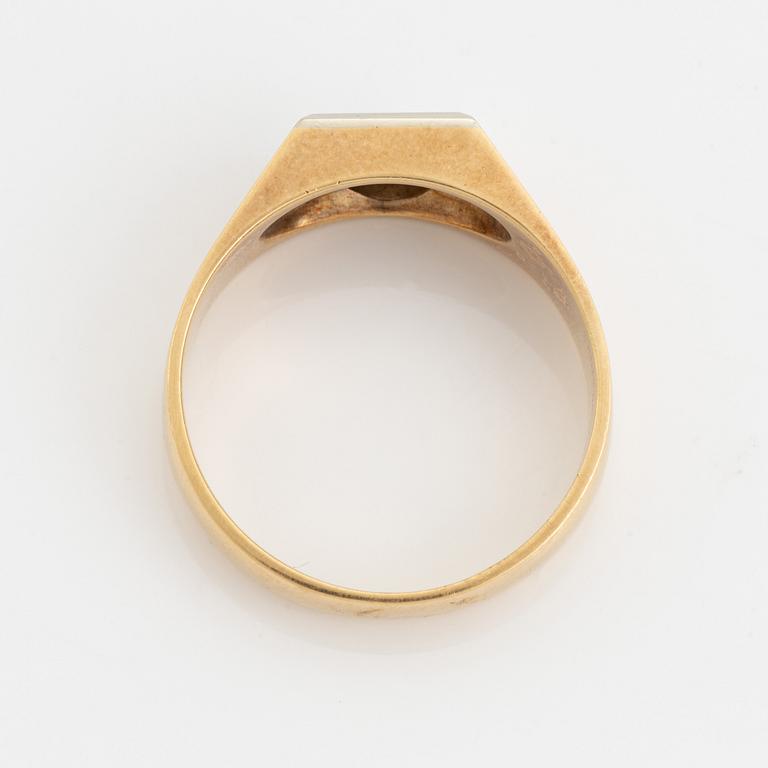 Ring, klackring 18K guld med briljantslipad diamant.