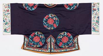JACKET, silk. China late Qing. Height 64 cm.