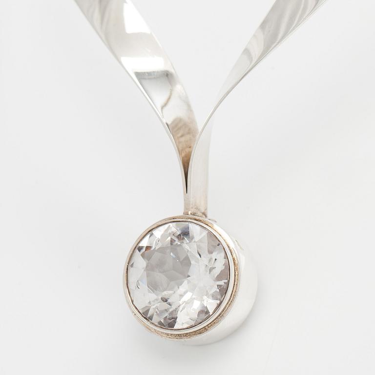 Kaulaketju ja rannekoru, viistehiotut vuorikristallit, hopeaa, Kaunis Koru 1972.