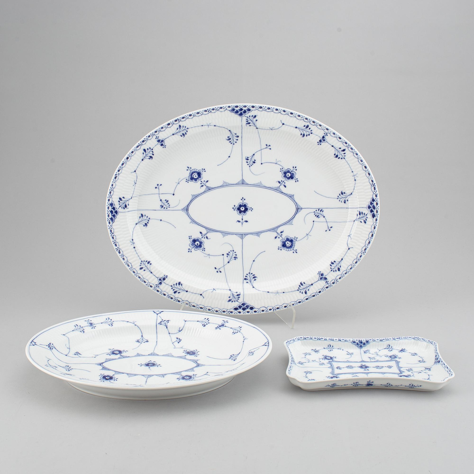 ROYAL COPENHAGEN, a part 'Musselmalet' service, Denmark (33 pieces).