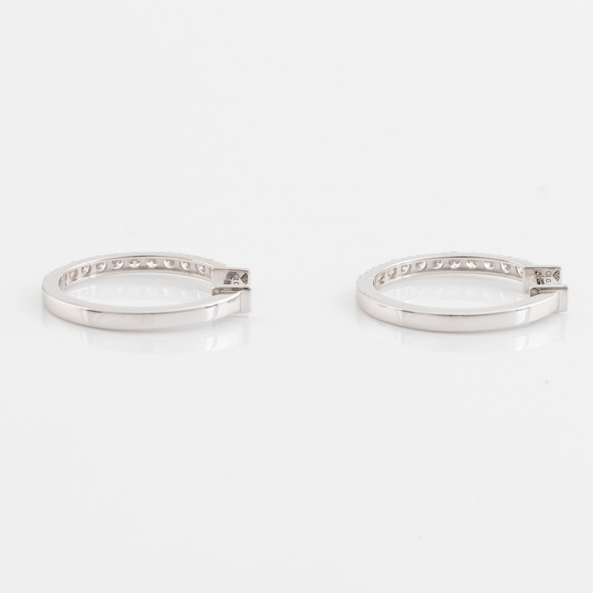 Brilliant cut diamond hopp earrings.