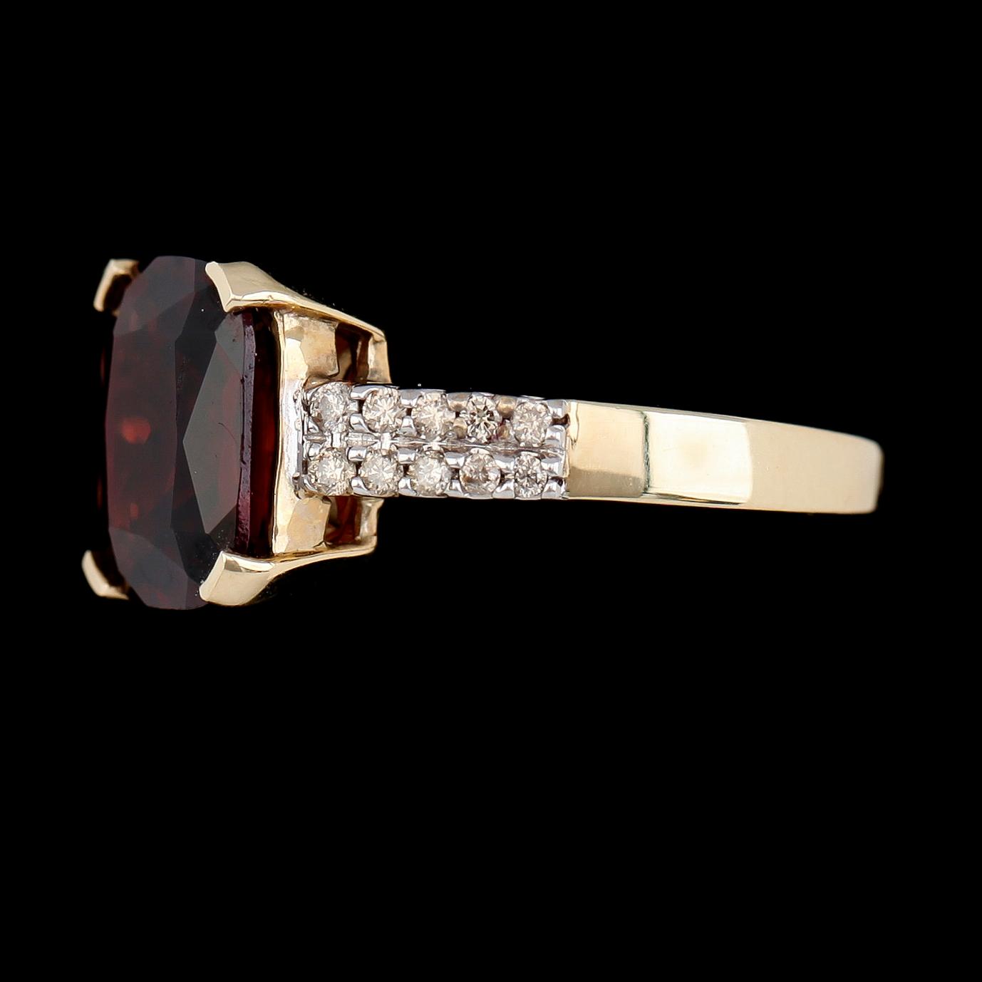 RING, 14K gult guld, diamanter 0.25 ct, granat ca 4.50 ct.
