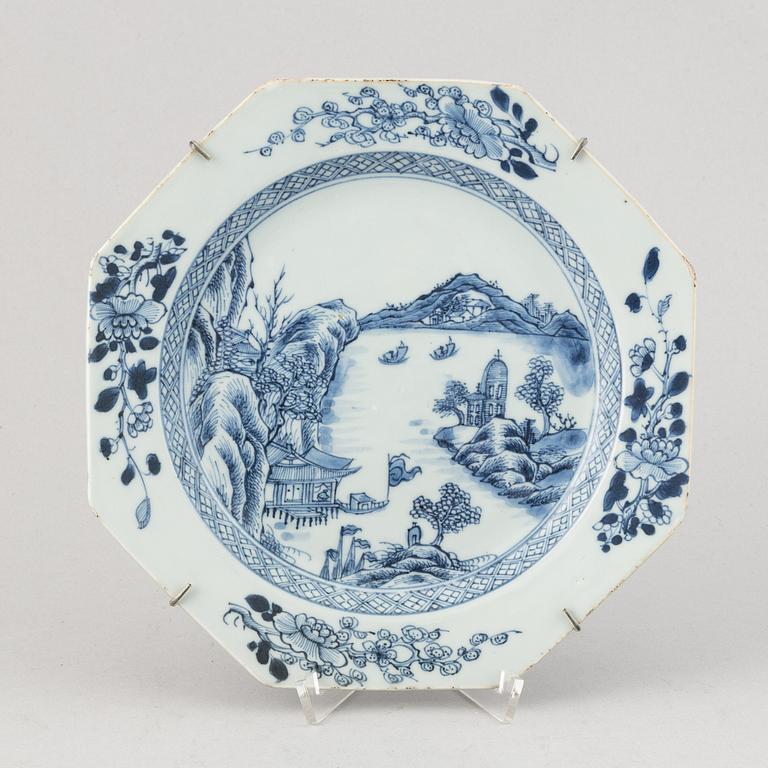 A group of 11 blue and white dinner plates, Qing dynasty, Qianlong (1736-95).