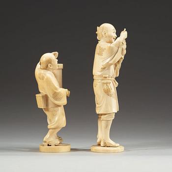 Two Japanese Ivory Okimonos, period of Meiji (1868-1912).