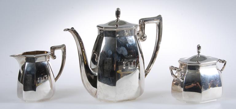 KAFFESERVIS, silver, 3 delar, Carl Andreas Kjernås, Göteborg, 1921. 1072 g.