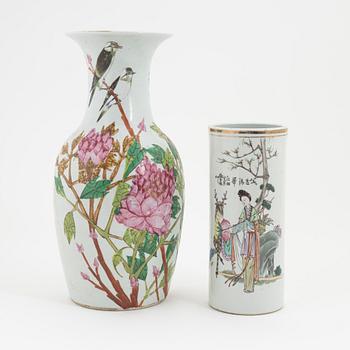 A set of two Chinese vases, 20th Century.