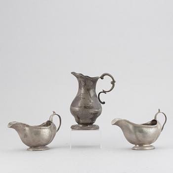 2 saucepans and a pot, pewter, 18th Century.