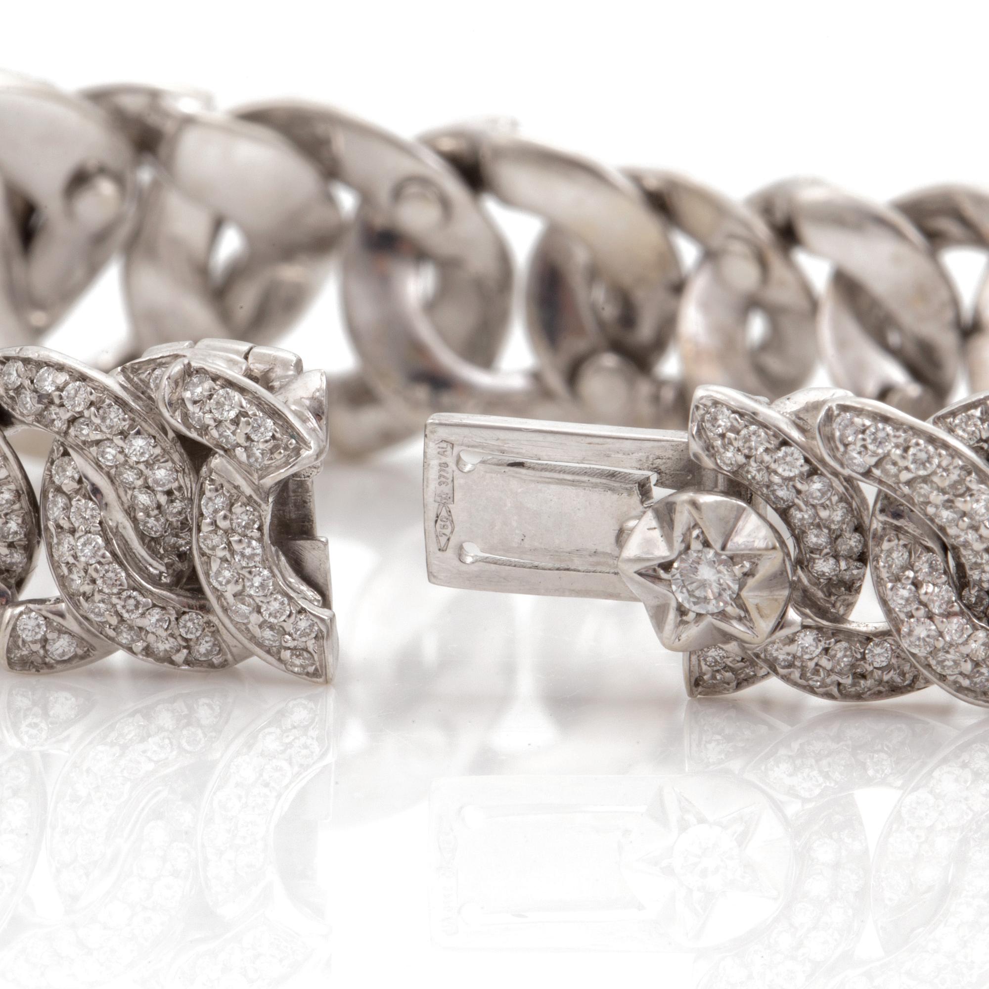 A brilliant cut diamond bracelet. Total carat weight circa 4.50 cts.