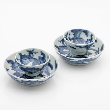 A pair of Chinese blue and white porcelain saucers with stands, Qing dynasty, 19th century.