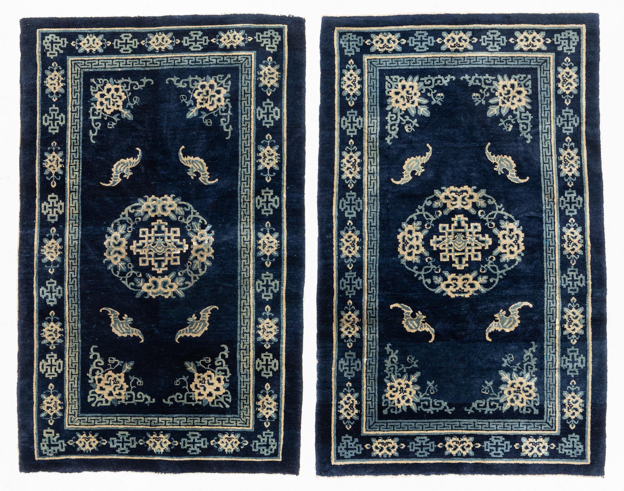 Mattor, ett par snarlika, Baotou, Kina, ca 165 x 100-105 cm.