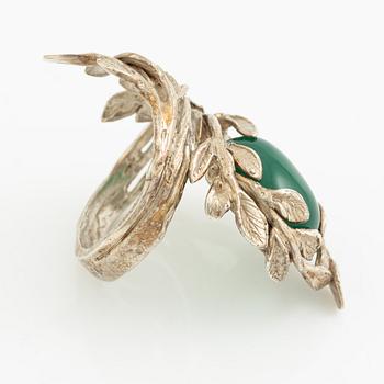 Ring, Minowa, sterlingsilver med cabochonslipad  grön sten.