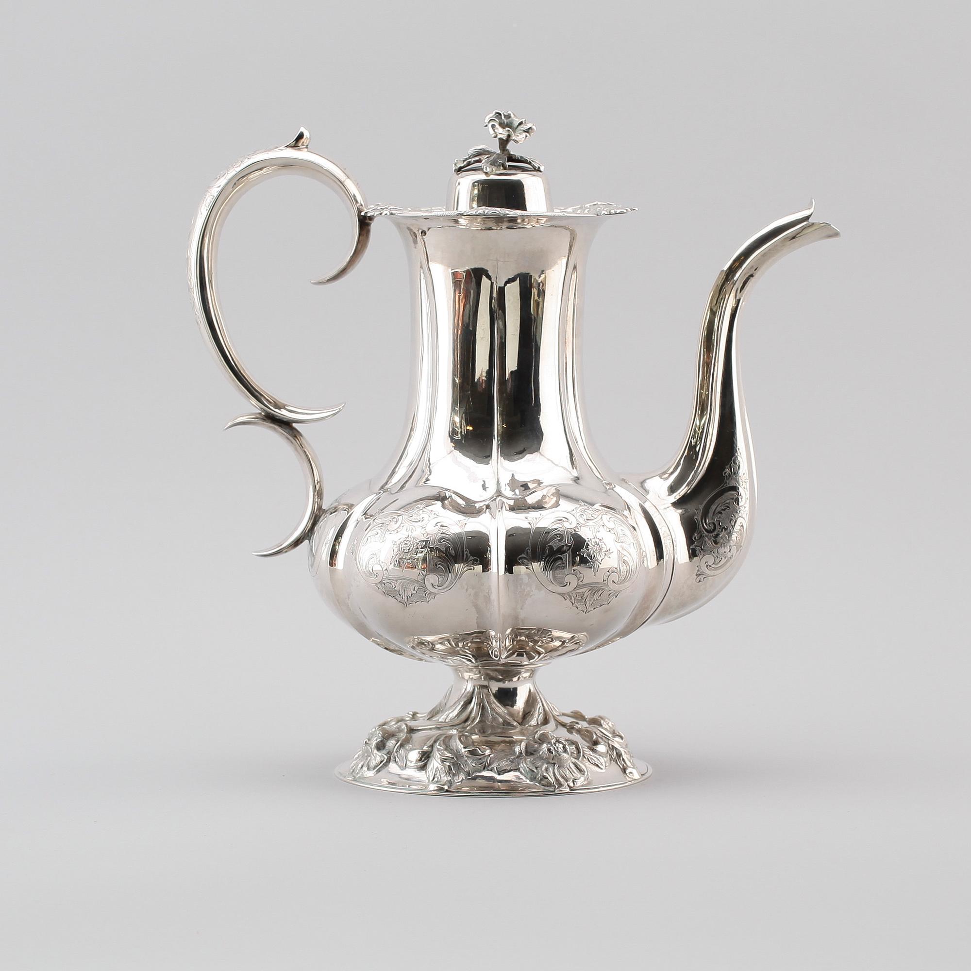 KAFFEKANNA, silver, Gustaf Carlberg, Eksjö 1860. Vikt ca 887 g.