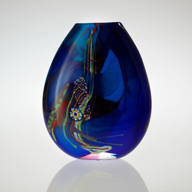 A Jan-Erik Rizman unique glass vase, Transjö, Sweden 1990.