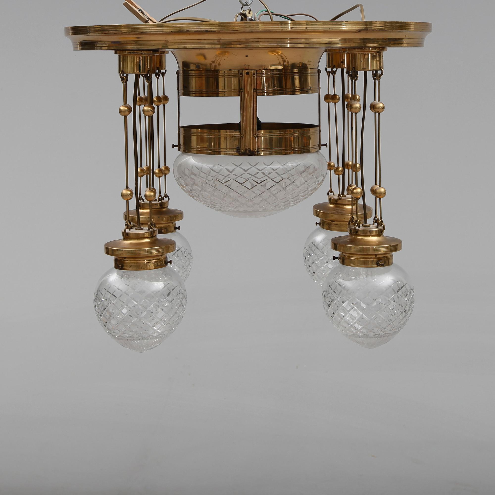 TAKLAMPA, 1900-talets första hälft. Höjd ca 52 cm.