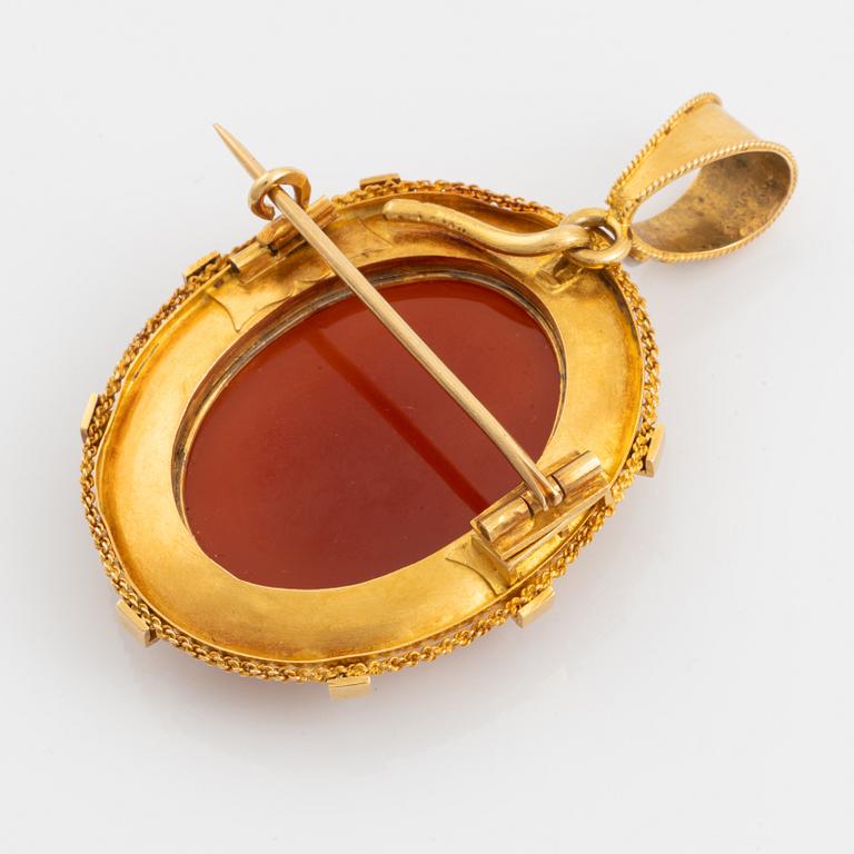 An 18K gold and hardstone cameo pendant/brooch set with pearls.