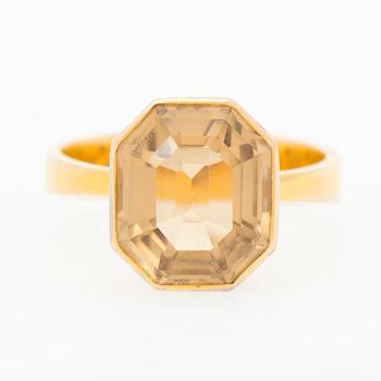 A RING, facetted citrine, 14K gold. Helsinki Finland 1967.