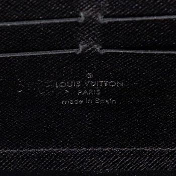 Louis Vuitton, a "Zippy" wallet.