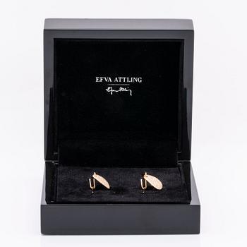 Efva Attling earrings 18K gold with brilliant-cut diamonds 0,64 ct in total inscribed, height approx 4 cm, hook fitting.