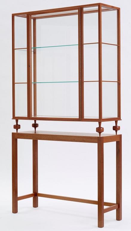 A Josef Frank mahogany showcase cabinet, Svenskt Tenn, model 2077.