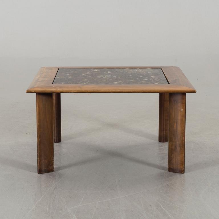 A MARBLE TOP COFFEE TABLE, SECOND HALF OF 20TH CENTURY.