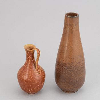 Gunnar Nylund, a set of two stoneware jugs, a bowl and a vase, Rörstrand, 1940's.
