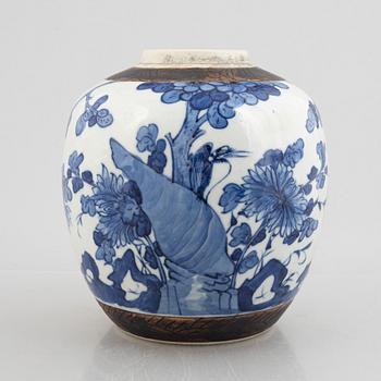 A Chinese porcelain urn, early 20th Century.