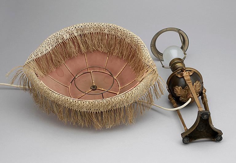 BORDSLAMPA, empirestil, 1900-talets början.