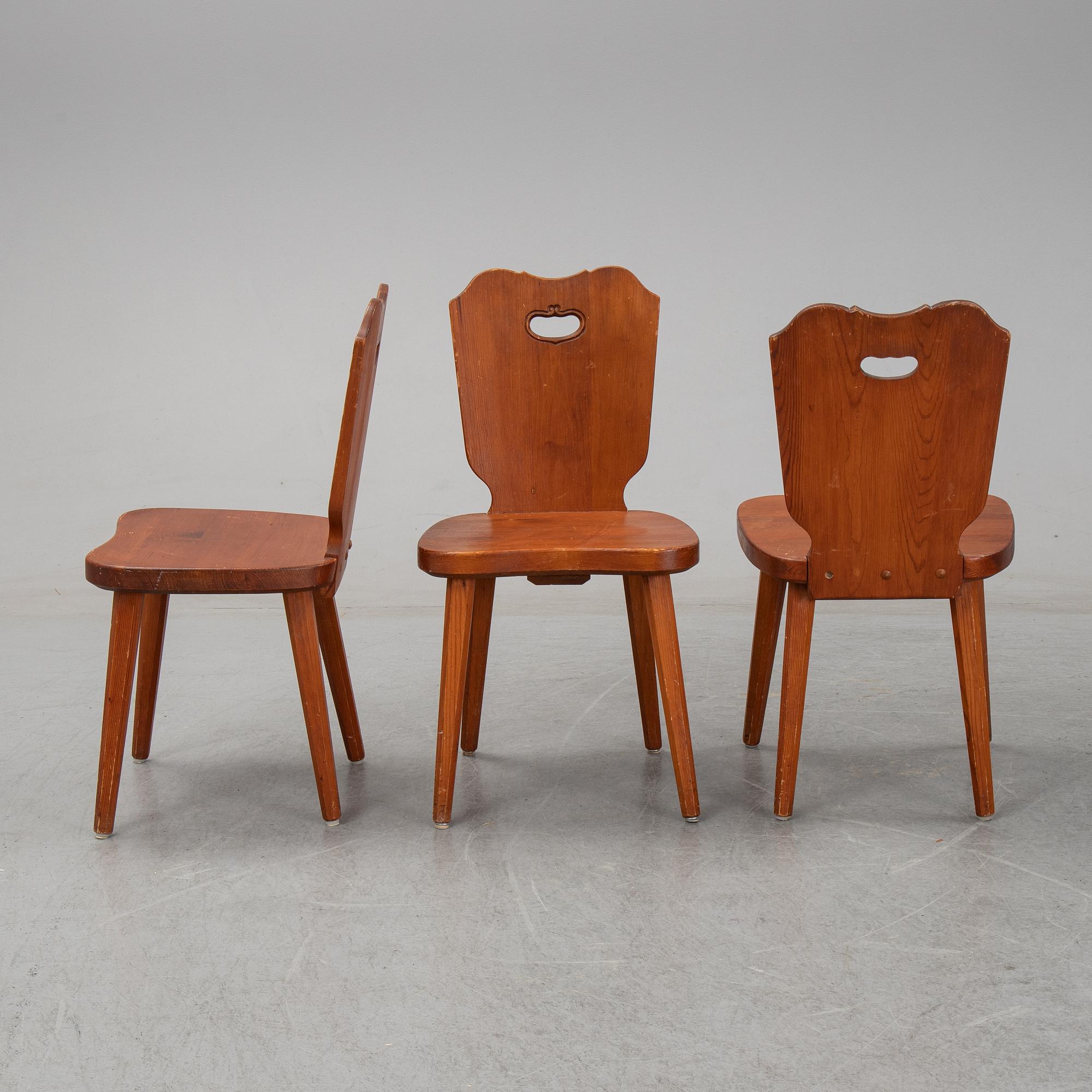 6 stained pinewood chairs, mid 20th century.