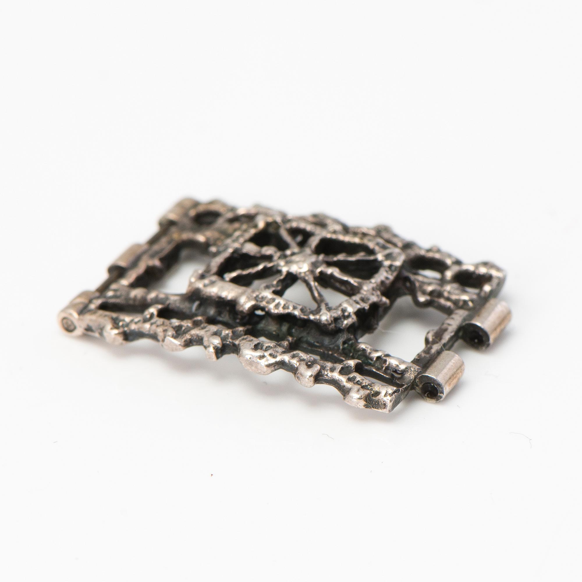 PENTTI SARPANEVA, RING, ARMBAND och BROSCH, silver, Turun Hopea, Åbo 1976-1969.