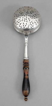 STRÖARE, silver, Samuel Lundal, Gävle, 1769. Totalvikt ca 55 gram.