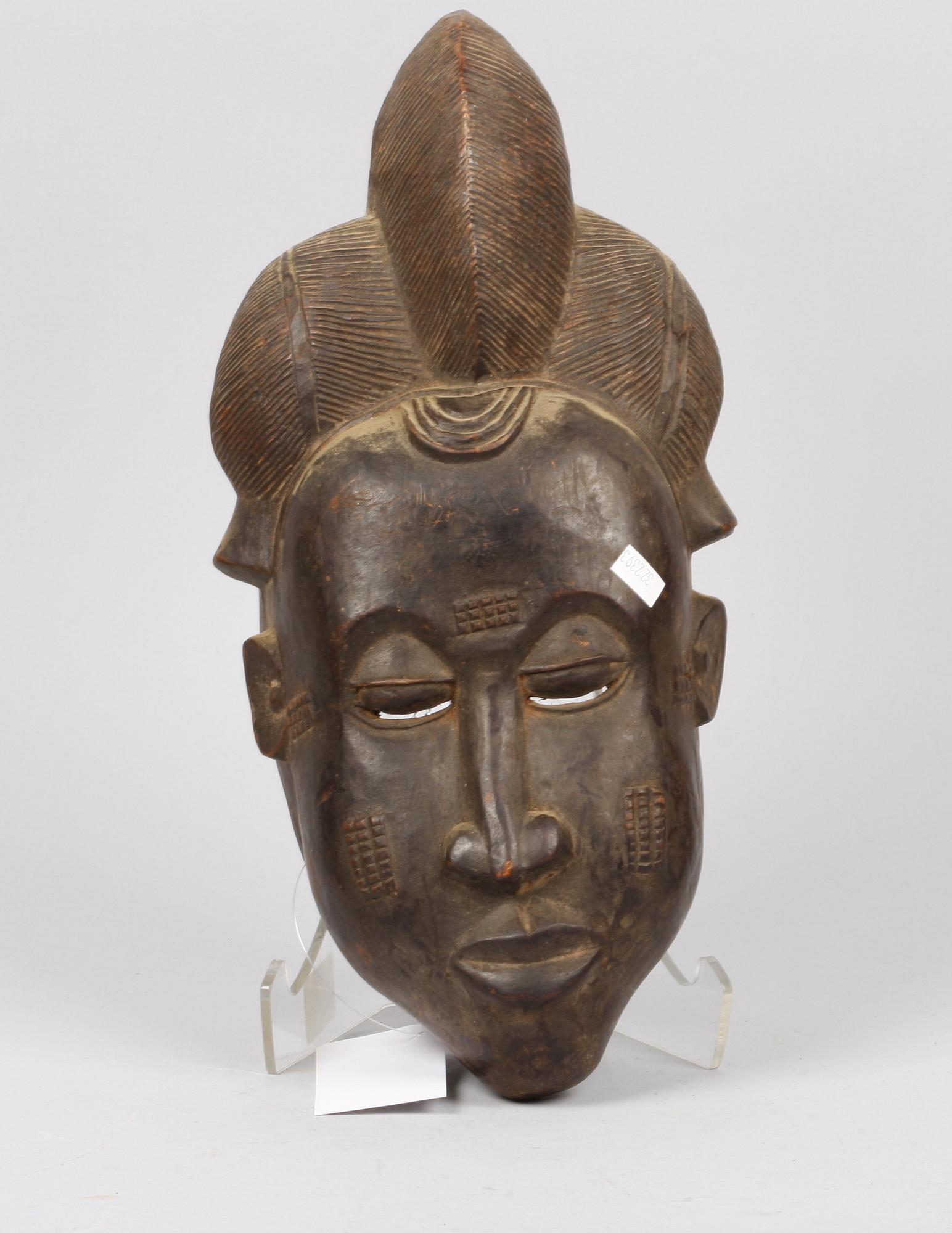 MASKER, 3 st, trä, Afrika, bla Senegal och Elfenbenskusten, 1900-tal.