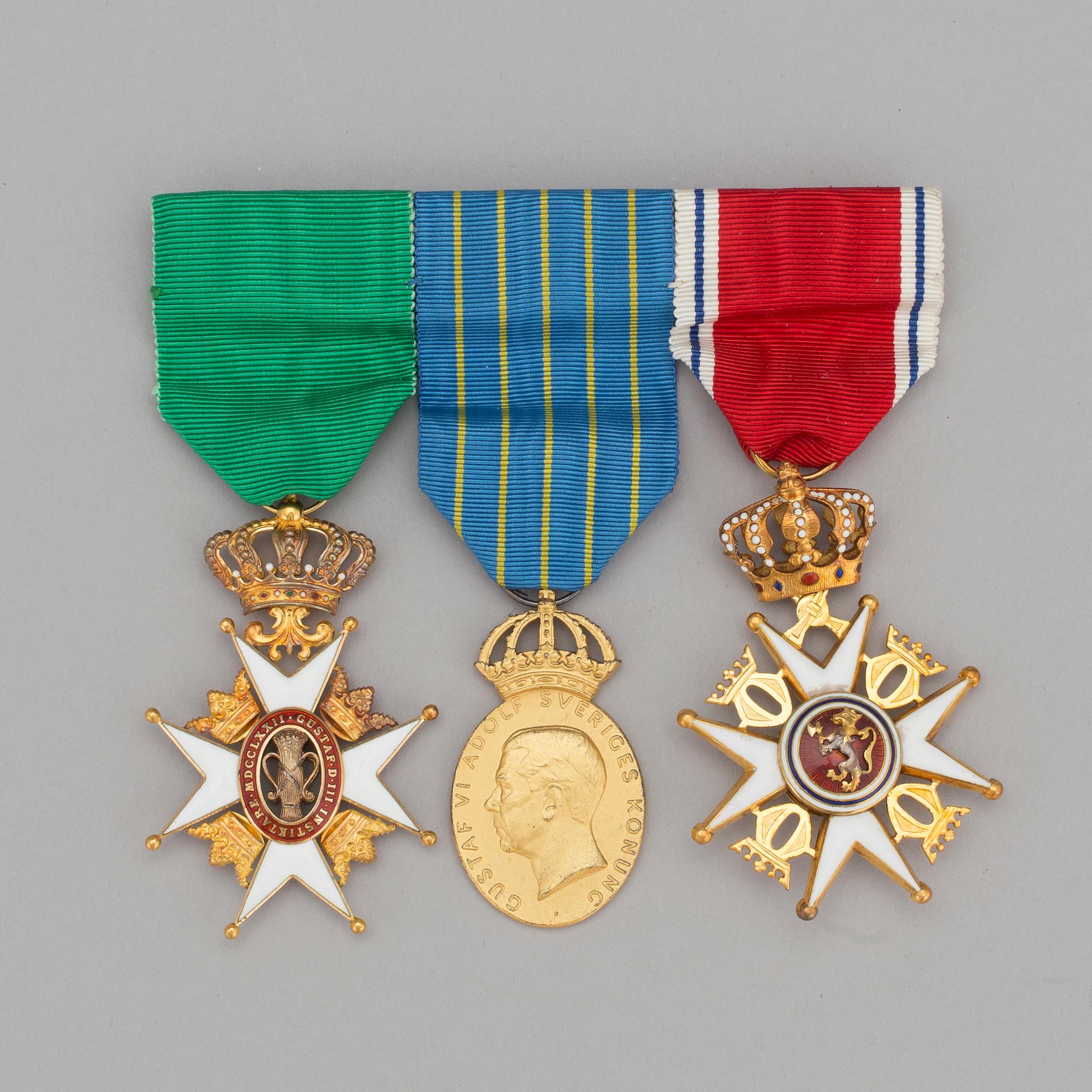 ORDNAR samt MEDALJ, 2+1 st  Vasaorden och Sankt Olav-orden samt medalj för svenska hemvärnet.