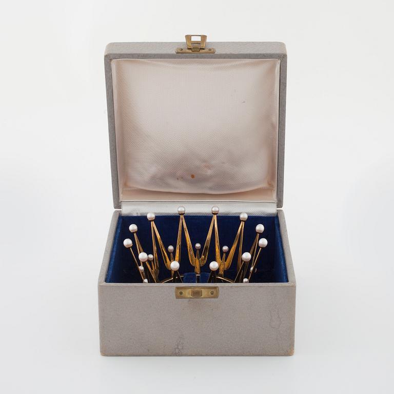 A bridal crown, set with cultured eparls by Ceson, Göteborg, 1971.