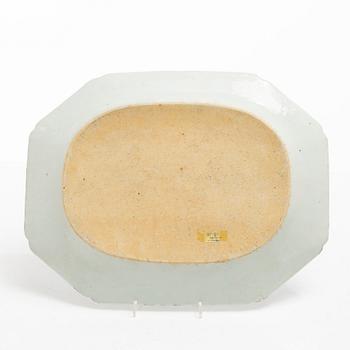 Stekfat, kompaniporslin. Qingdynastin, Qianlong (1736-95).