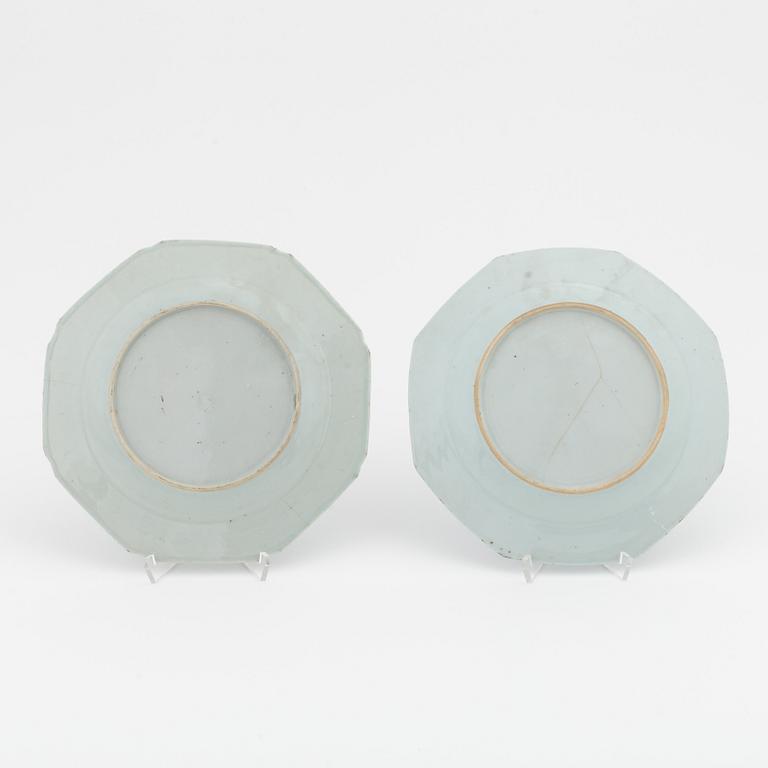 A pair of Chinese blue and white plates, Qing dynasty, Qianlong (1736-1795).